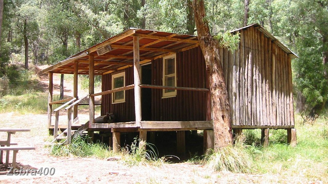 08-Wheelers Creek Hut is a charming hut at the camp ground.JPG - 08-Wheelers Creek Hut is a charming hut at the camp ground